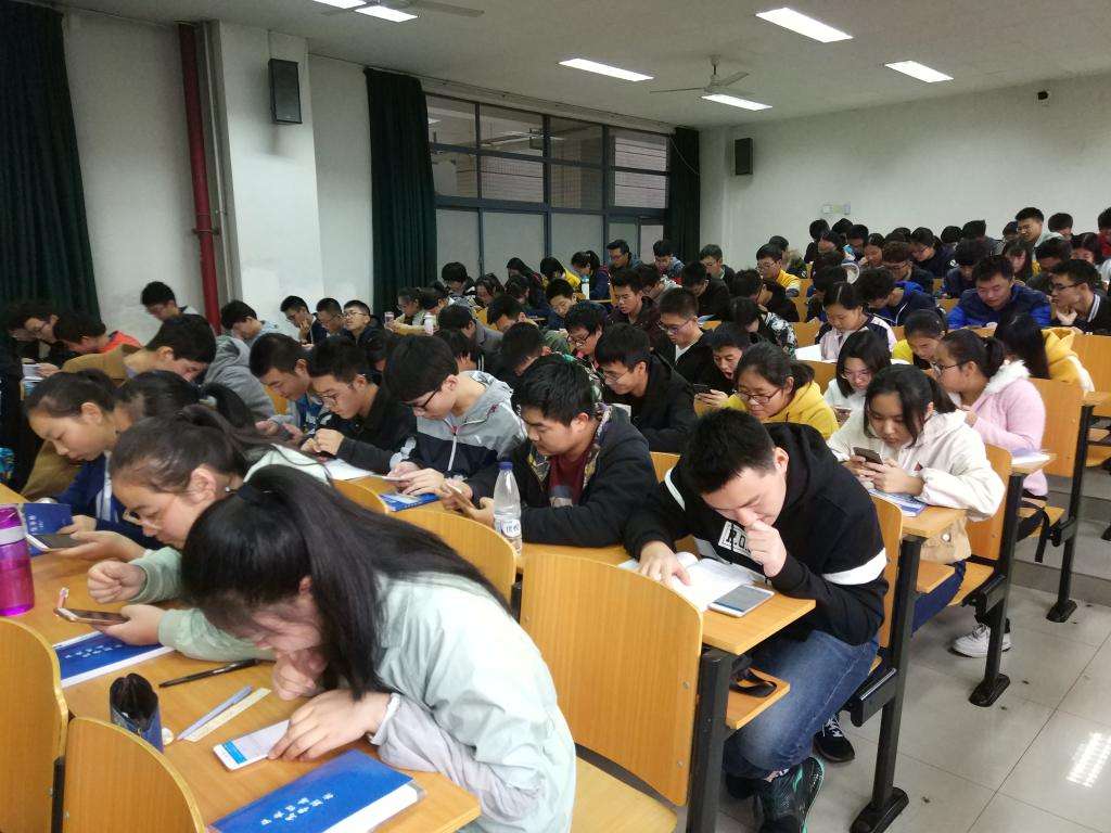 2019年上海成人高考报名条件